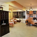 Logan's 2* نيدري