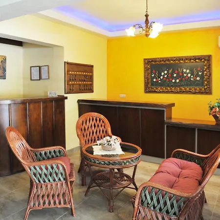 Logan's Aparthotel 2*