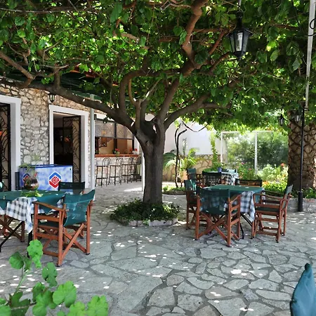 Aparthotel Logan's Nydri (Lefkada)