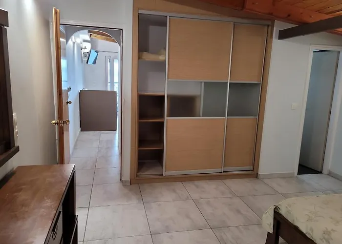 Logan's Aparthotel 2*