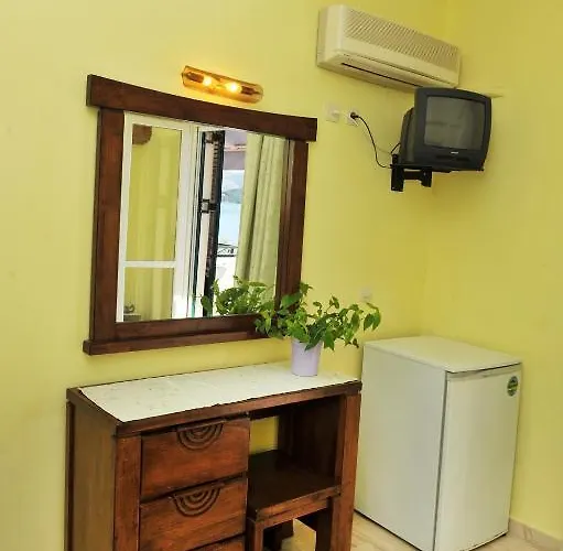 Logan's Aparthotel 2*