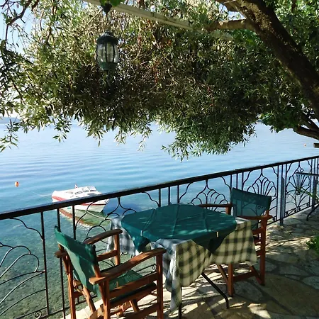 Logan's Nydri (Lefkada)