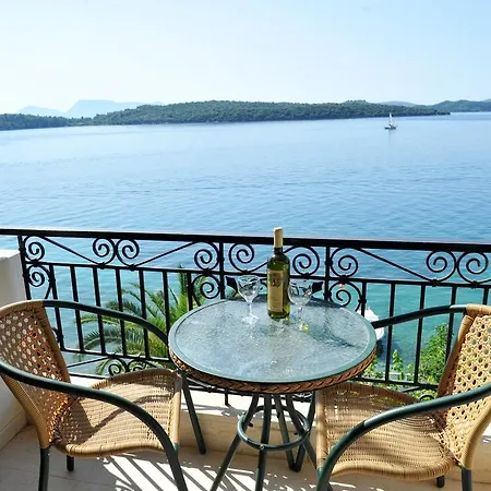 Logan's 2* Nydri (Lefkada)